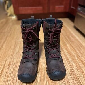 Keen woman’s tall insulated winter boot